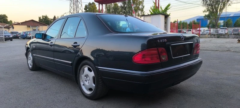 Mercedes-Benz E 250 2.5-авангард, снимка 4 - Автомобили и джипове - 46296231