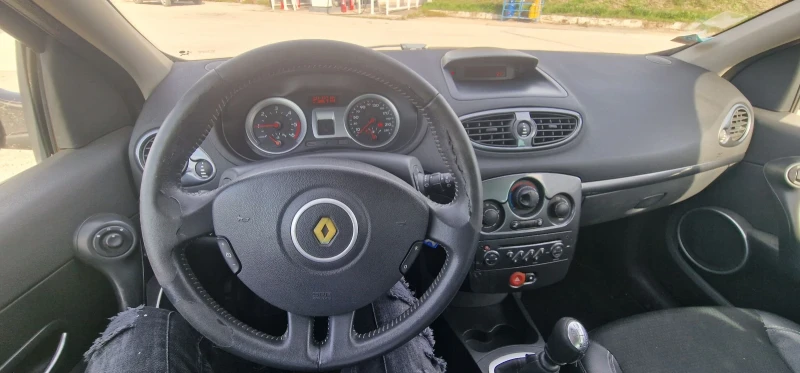 Renault Clio 1.5 Dci 105 Initiale, снимка 8 - Автомобили и джипове - 47932384