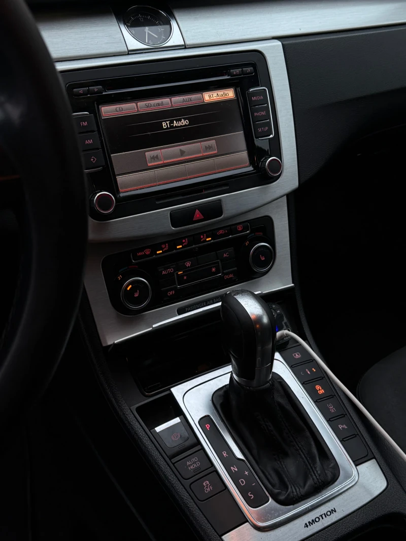 VW Passat B7 2.0TDI Highline 4Motion DSG, снимка 10 - Автомобили и джипове - 53297140