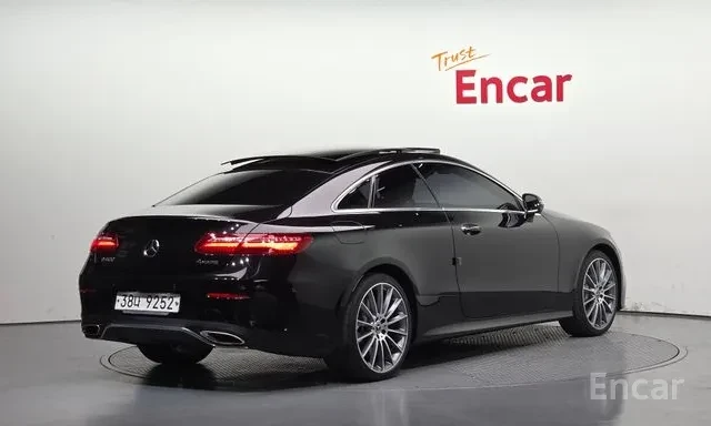 Mercedes-Benz E 400 COUPE / 4MATIC / AMG / ПАНО / 360 / ОБДУХ / ЛИЗИНГ, снимка 2 - Автомобили и джипове - 55254551