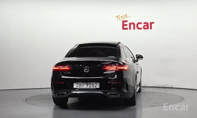 Mercedes-Benz E 400 COUPE / 4MATIC / AMG / ПАНО / 360 / ОБДУХ / ЛИЗИНГ, снимка 4 - Автомобили и джипове - 55254551