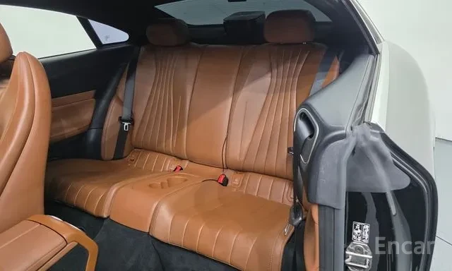 Mercedes-Benz E 400 COUPE / 4MATIC / AMG / ПАНО / 360 / ОБДУХ / ЛИЗИНГ, снимка 10 - Автомобили и джипове - 55254551