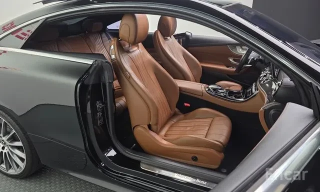 Mercedes-Benz E 400 COUPE / 4MATIC / AMG / ПАНО / 360 / ОБДУХ / ЛИЗИНГ, снимка 11 - Автомобили и джипове - 55254551