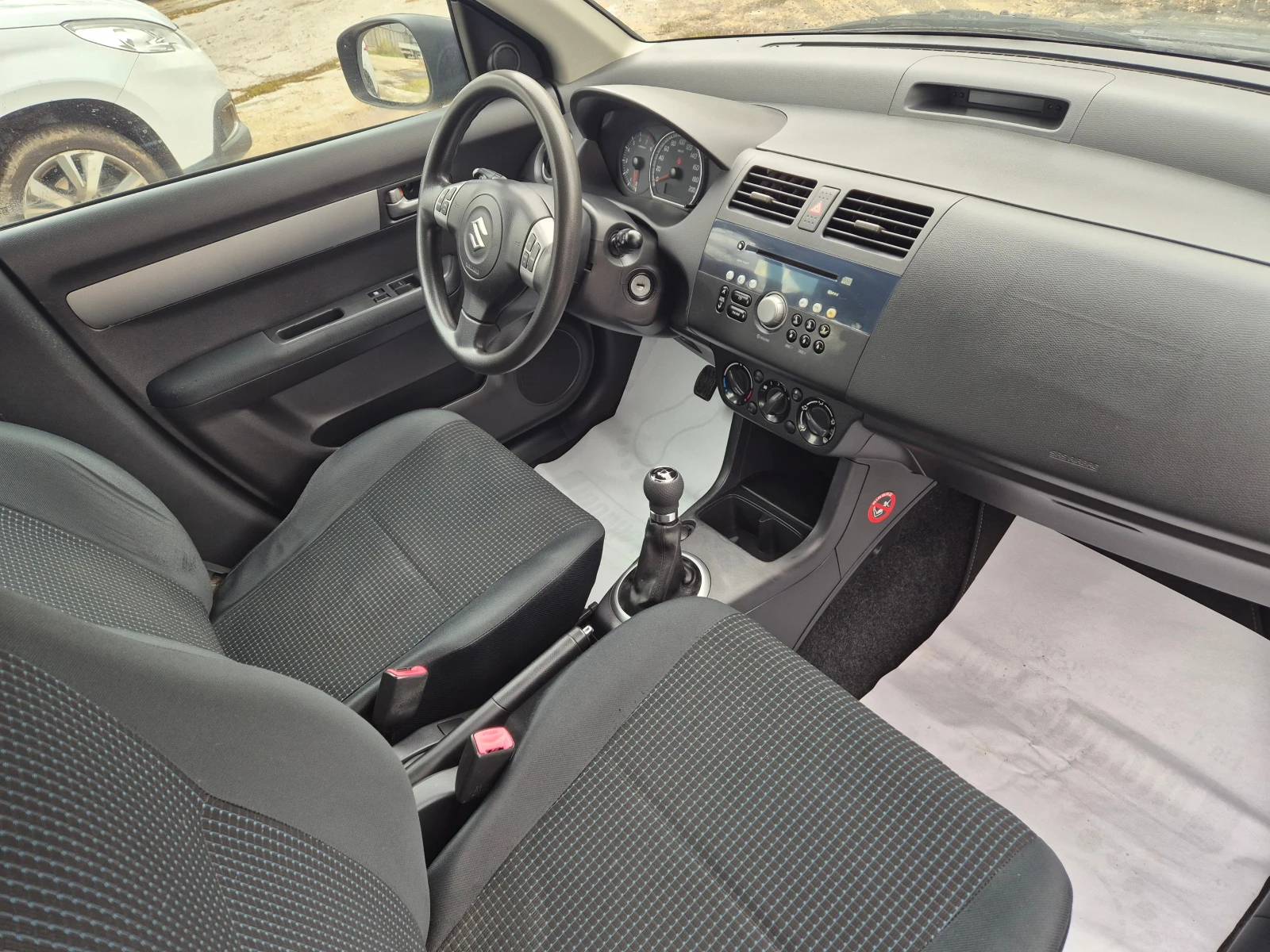 Suzuki Swift 1.3 бензин 90кс. - изображение 10