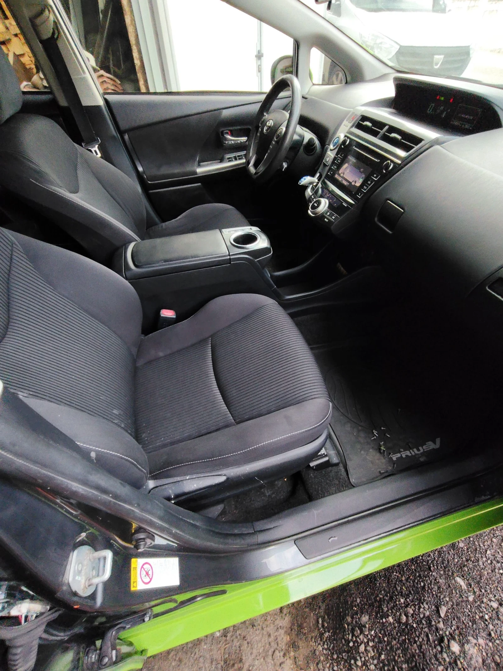 Toyota Prius Plus - изображение 8