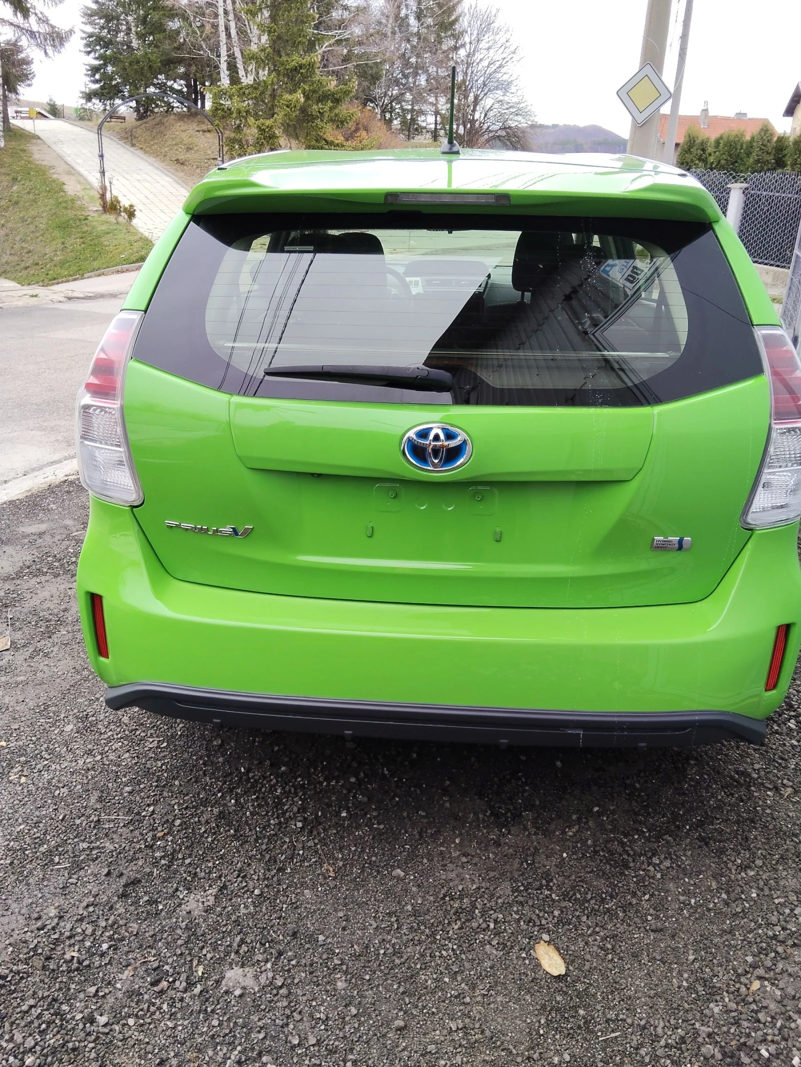 Toyota Prius Plus - изображение 4