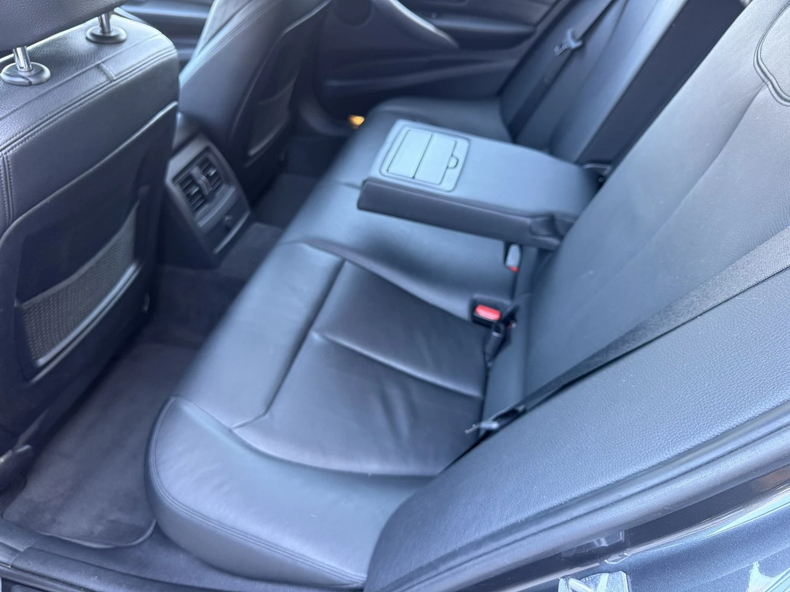 BMW 335 M Sportpaket X-Drive Швейцария, снимка 16 - Автомобили и джипове - 53803667