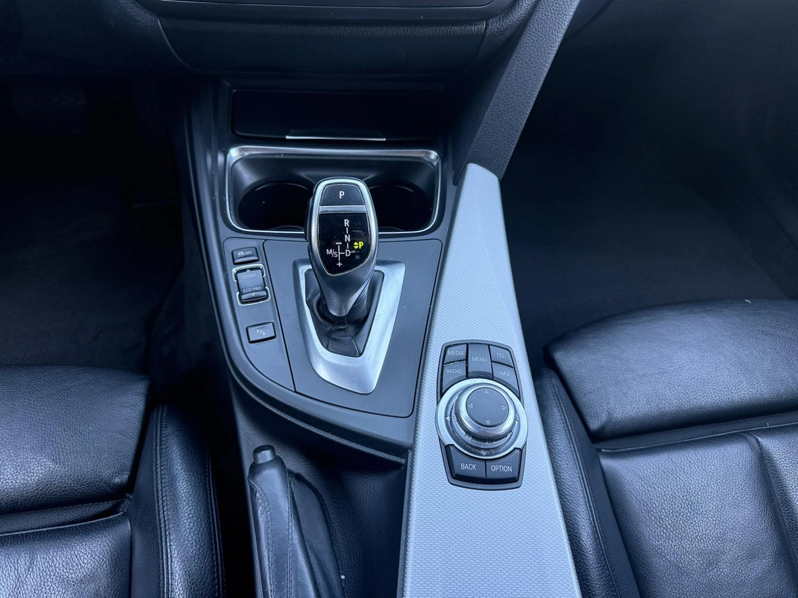 BMW 335 M Sportpaket X-Drive Швейцария, снимка 10 - Автомобили и джипове - 53803667