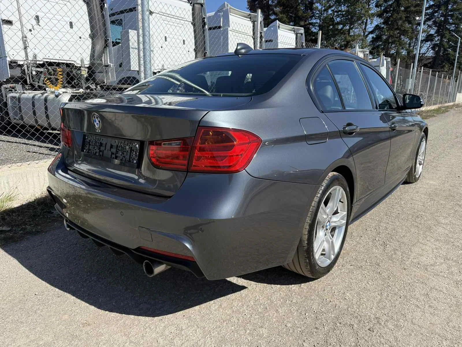 BMW 335 M Sportpaket X-Drive Швейцария, снимка 4 - Автомобили и джипове - 53803667