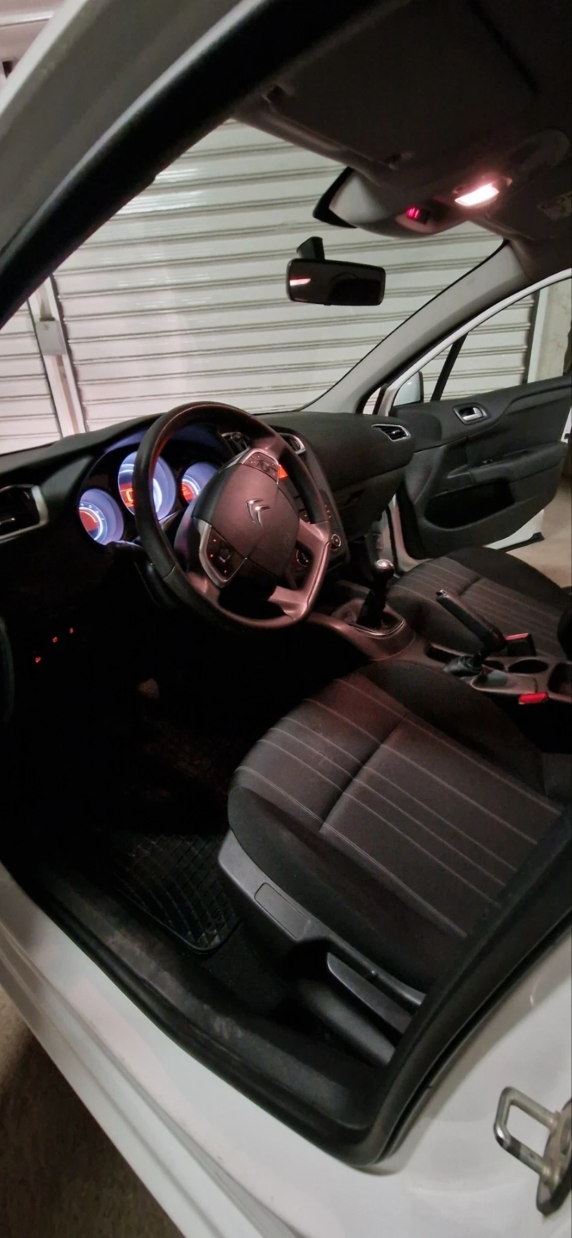 Citroen C4 1.6 HDI, снимка 8 - Автомобили и джипове - 53852115