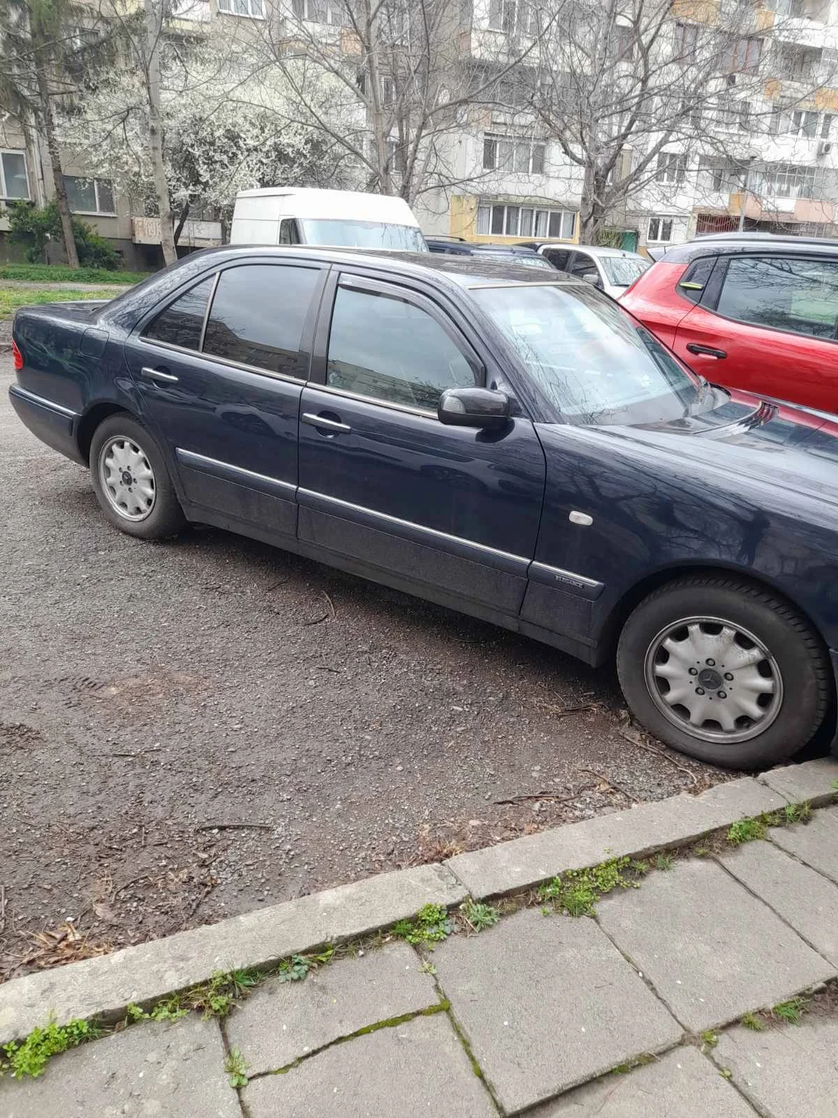 Mercedes-Benz E 200, снимка 3 - Автомобили и джипове - 54415936