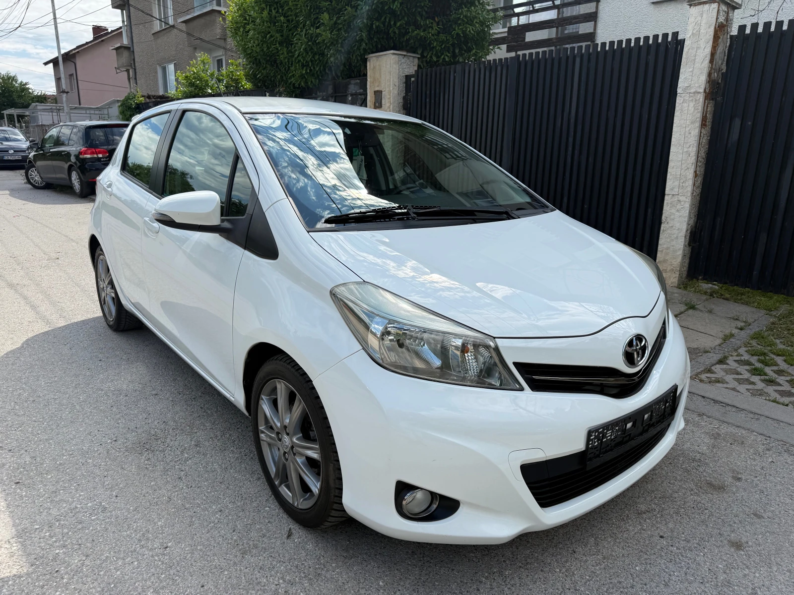 Toyota Yaris AVTOMAT 1.4D4D, снимка 3 - Автомобили и джипове - 54768349