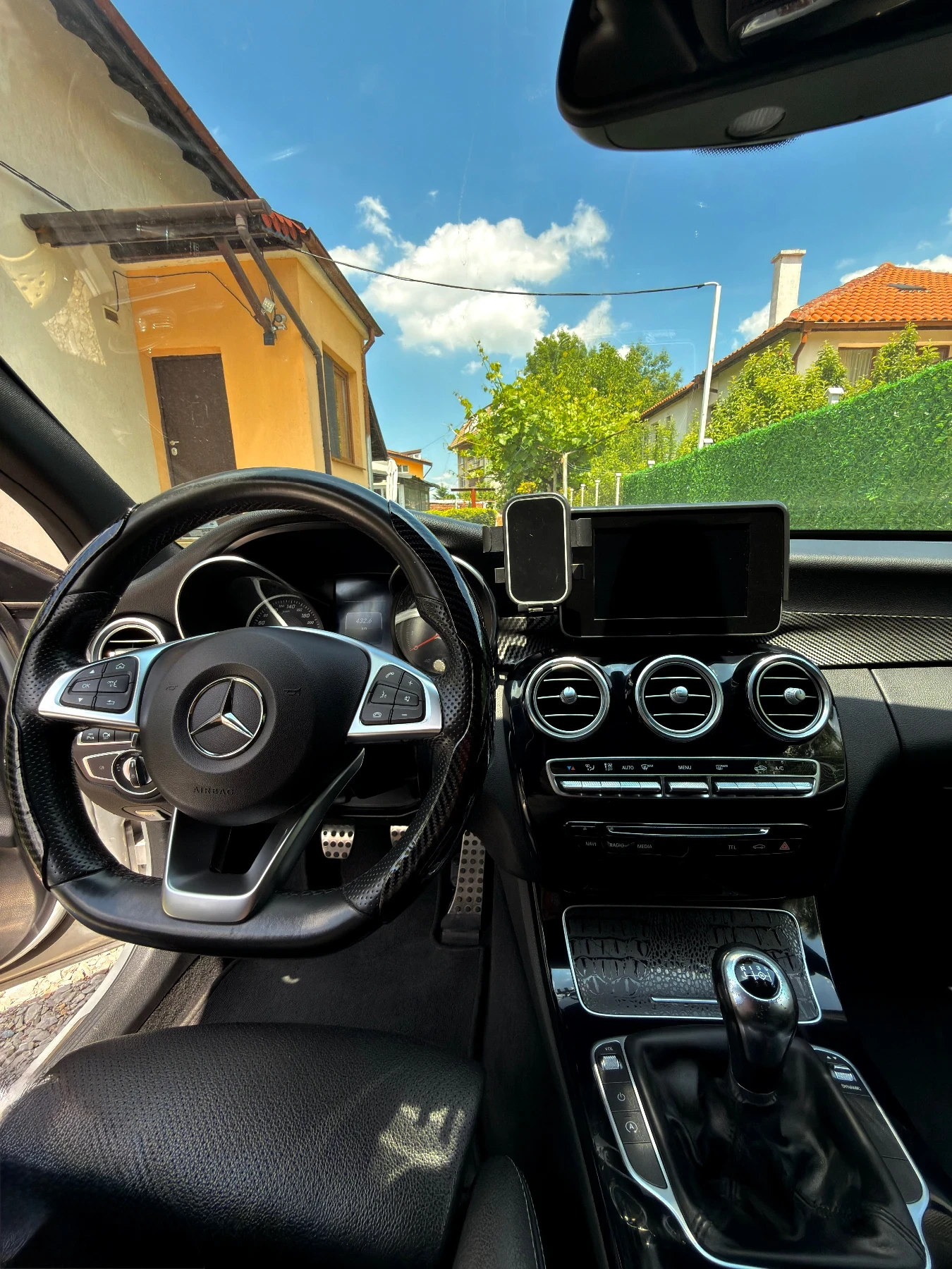 Mercedes-Benz C 180 AMG/ Бензин /360 Камера / Обслужена / Регистрирана, снимка 11 - Автомобили и джипове - 54984042