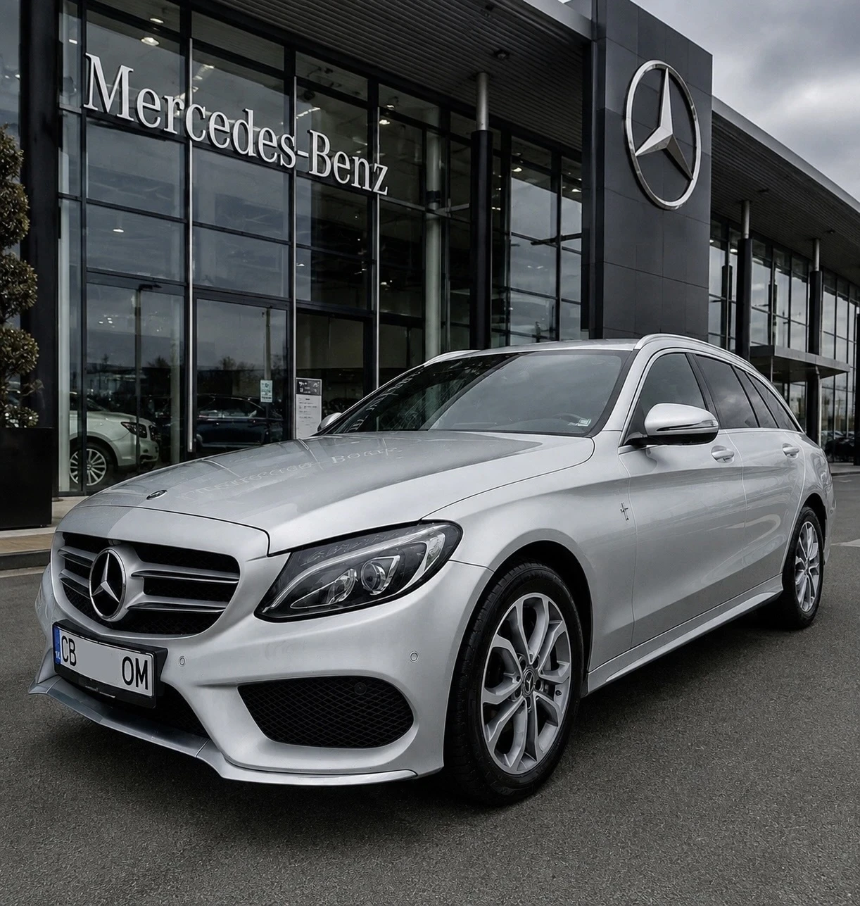 Mercedes-Benz C 180 AMG/ Бензин /360 Камера / Обслужена / Регистрирана