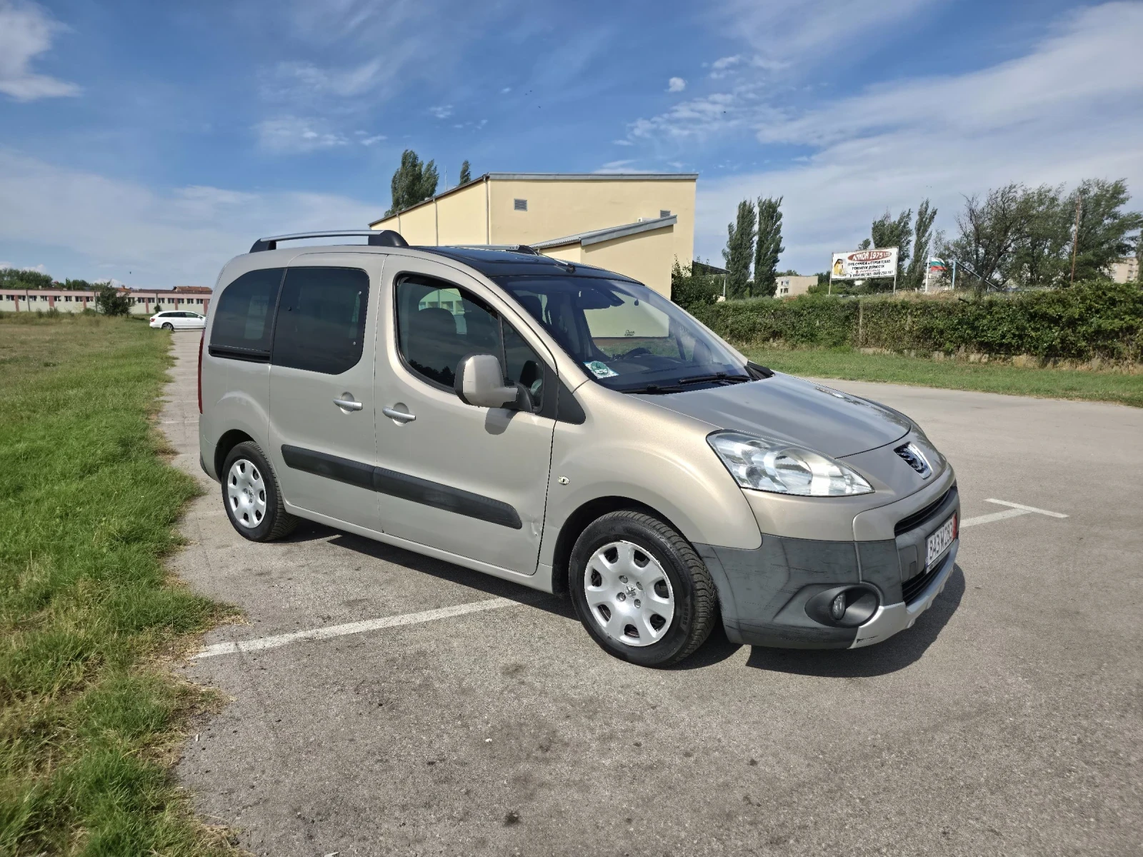 Peugeot 207, снимка 3 - Автомобили и джипове - 55224071