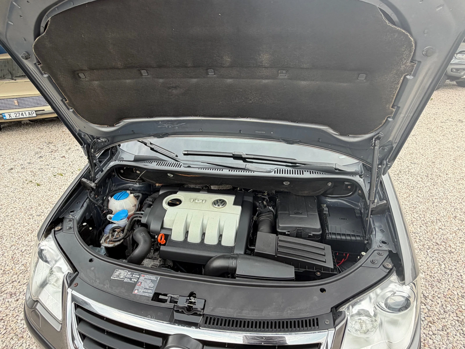 VW Touran 1.9/Автомат, снимка 17 - Автомобили и джипове - 55337166