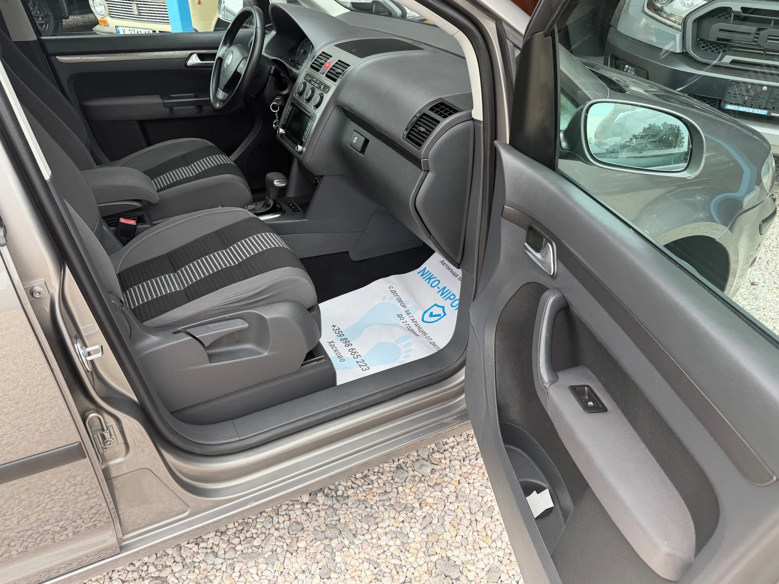 VW Touran 1.9/Автомат, снимка 15 - Автомобили и джипове - 55337166