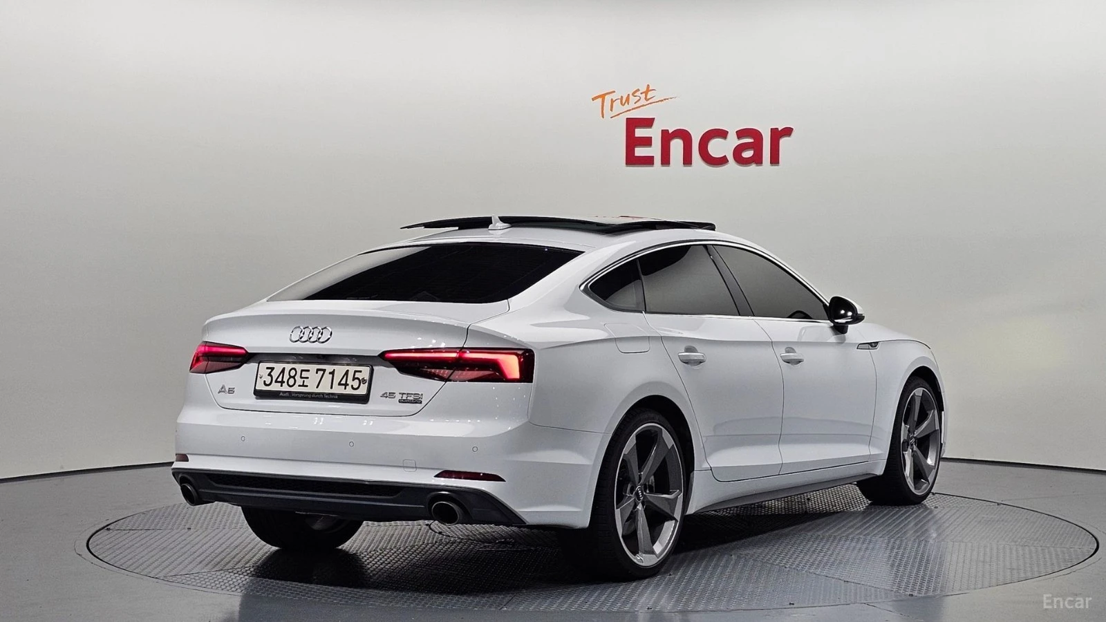 Audi A5 * Quattro* ПАНО* KEYLESS* Camera* ПОДГРЕВ* , снимка 2 - Автомобили и джипове - 55585783