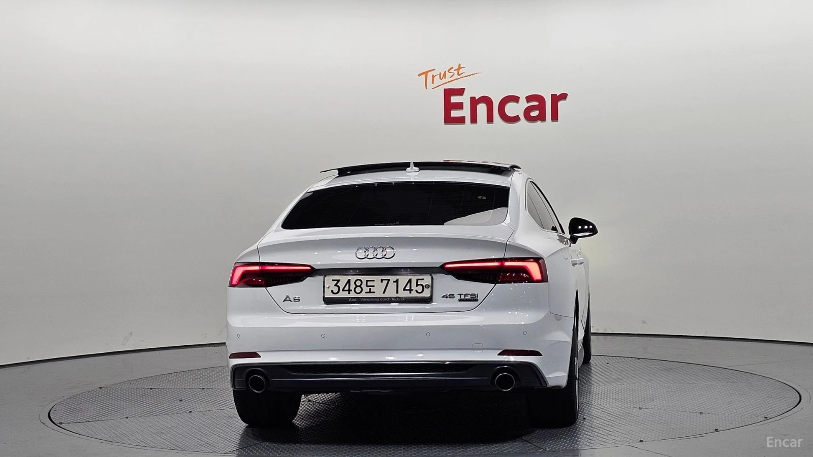Audi A5 * Quattro* ПАНО* KEYLESS* Camera* ПОДГРЕВ* , снимка 4 - Автомобили и джипове - 55585783