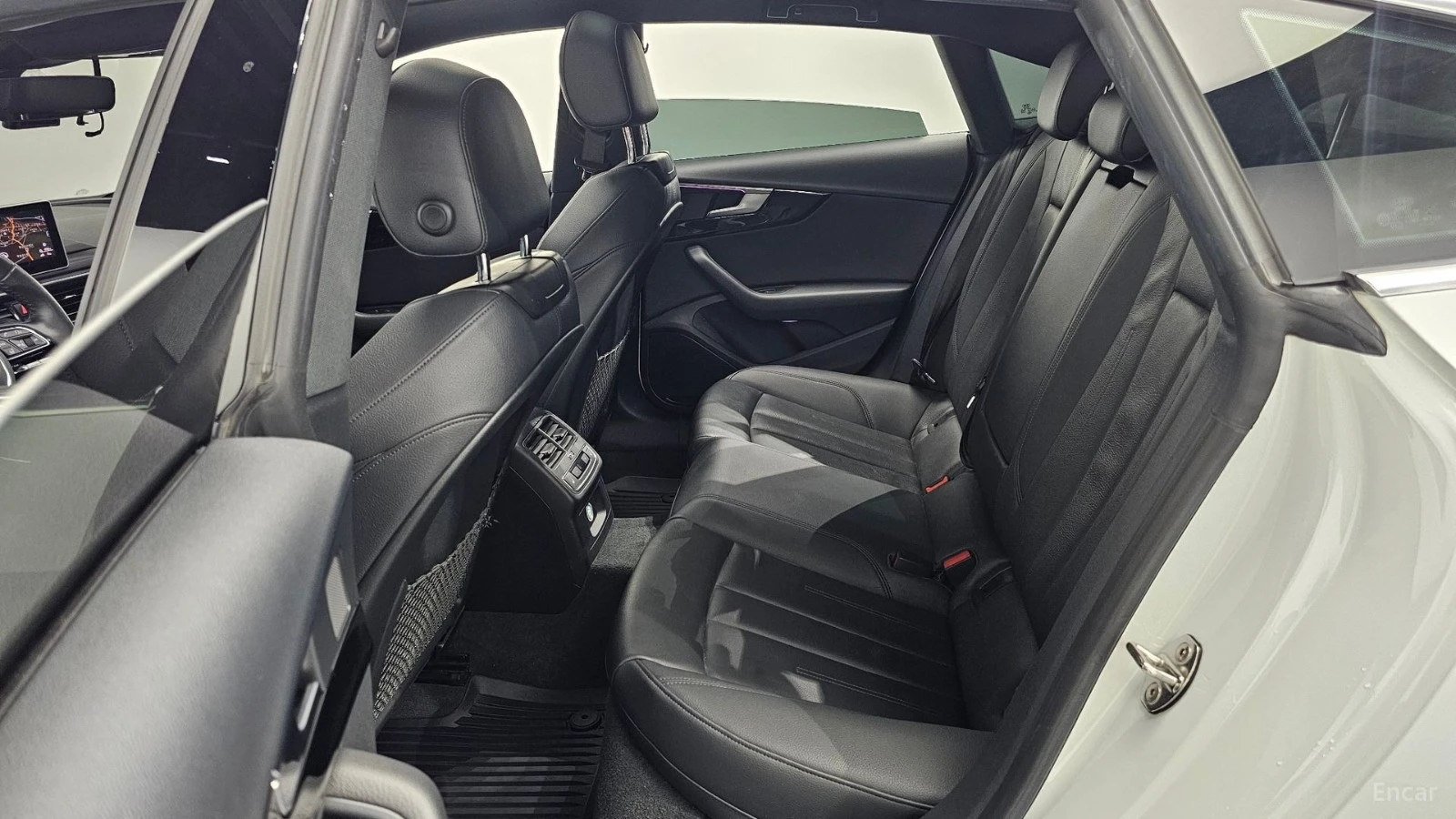Audi A5 * Quattro* ПАНО* KEYLESS* Camera* ПОДГРЕВ* , снимка 12 - Автомобили и джипове - 55585783