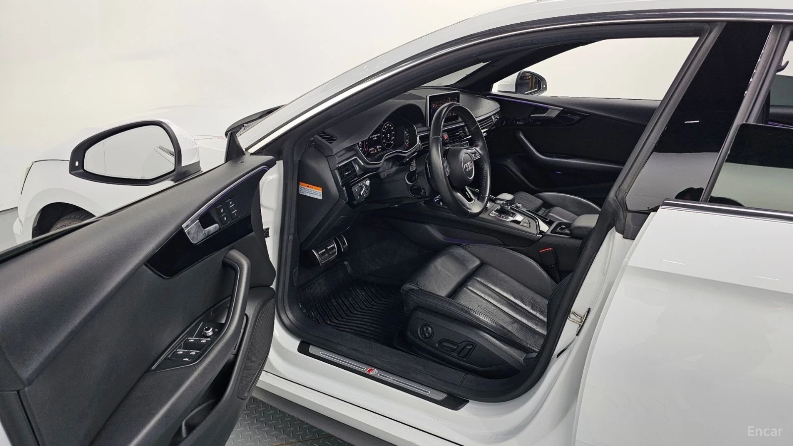 Audi A5 * Quattro* ПАНО* KEYLESS* Camera* ПОДГРЕВ* , снимка 10 - Автомобили и джипове - 55585783
