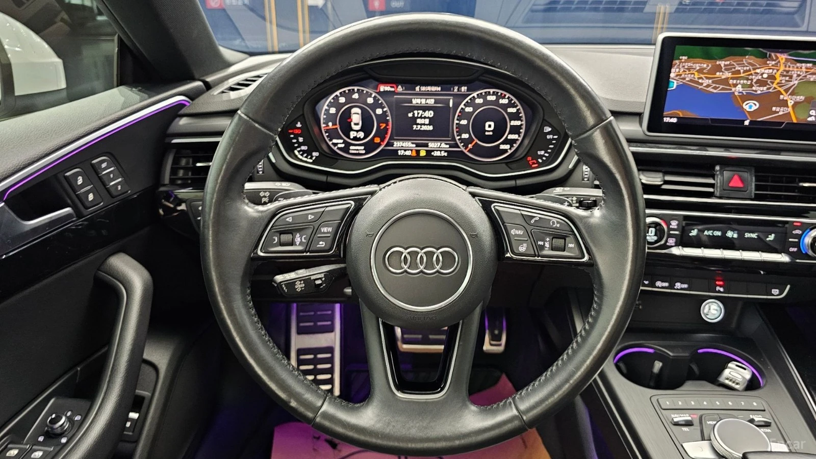 Audi A5 * Quattro* ПАНО* KEYLESS* Camera* ПОДГРЕВ* , снимка 13 - Автомобили и джипове - 55585783