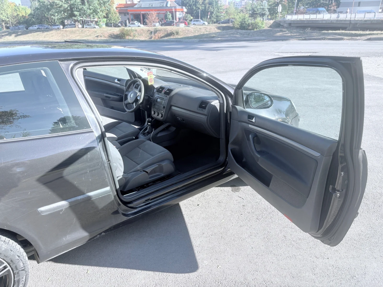 VW Golf V, снимка 14 - Автомобили и джипове - 56369558