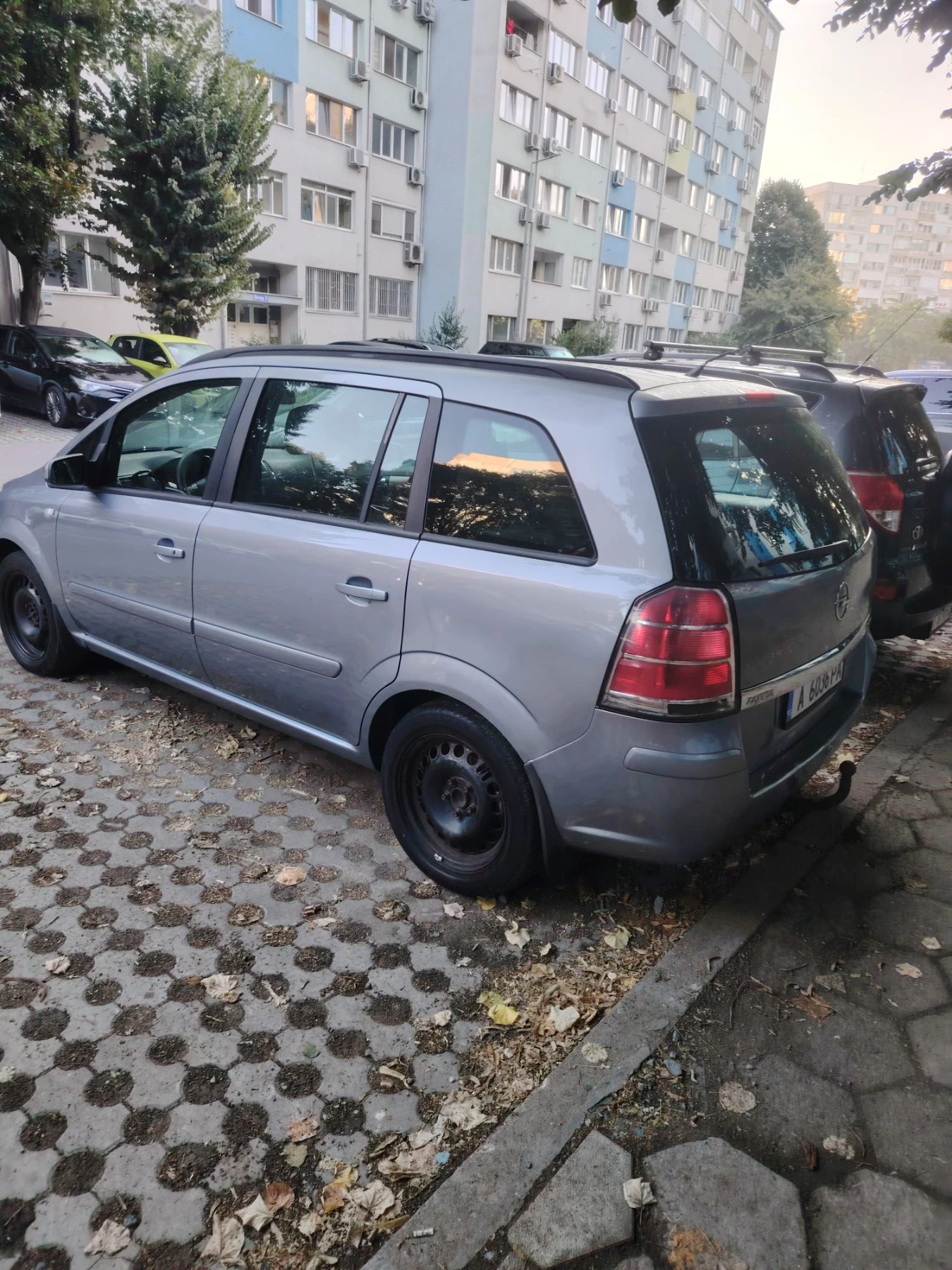 Opel Zafira 1.9 дизел автоматик, снимка 6 - Автомобили и джипове - 56739501