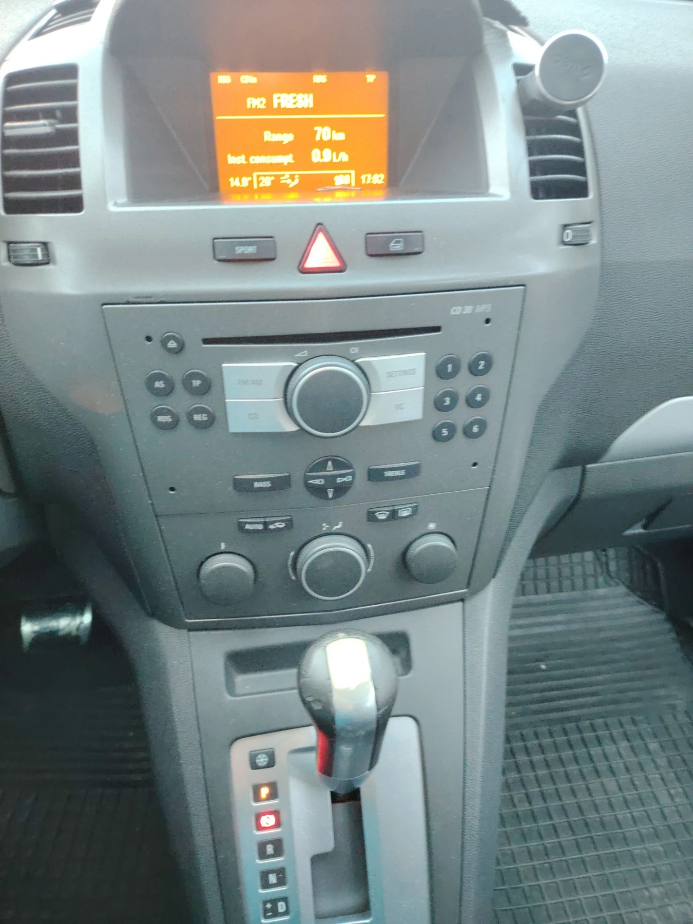 Opel Zafira 1.9 дизел автоматик, снимка 11 - Автомобили и джипове - 56739501