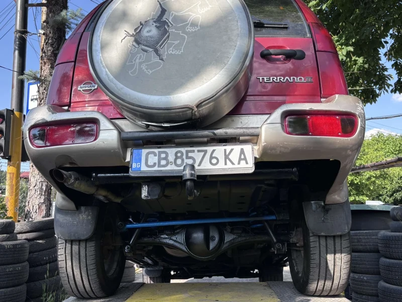 Nissan Terrano, снимка 13 - Автомобили и джипове - 52485420