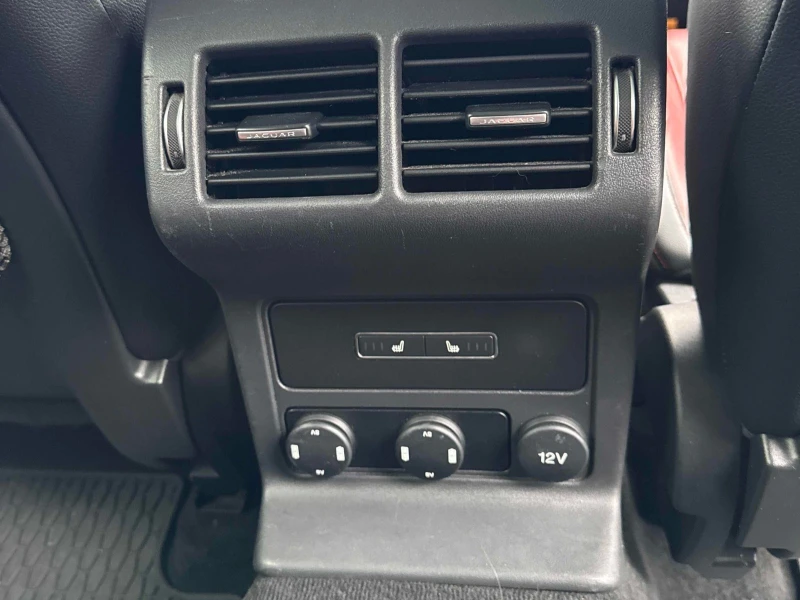 Jaguar F-PACE 35t R-Sport С РЕГИСТРАЦИЯ & АВТО КРЕДИТ , снимка 13 - Автомобили и джипове - 53353336