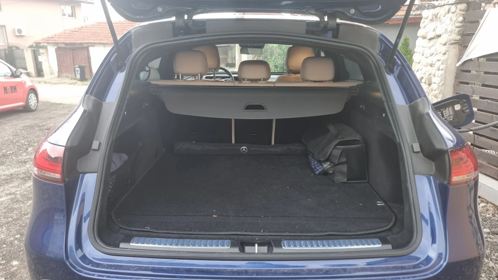 Mercedes-Benz EQC В гаранция до 2029. HUD, 360camera, burmester, amg - изображение 4