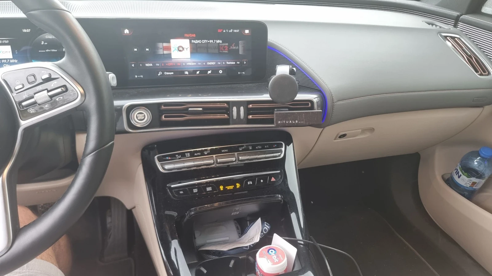 Mercedes-Benz EQC В гаранция до 2029. HUD, 360camera, burmester, amg - изображение 5