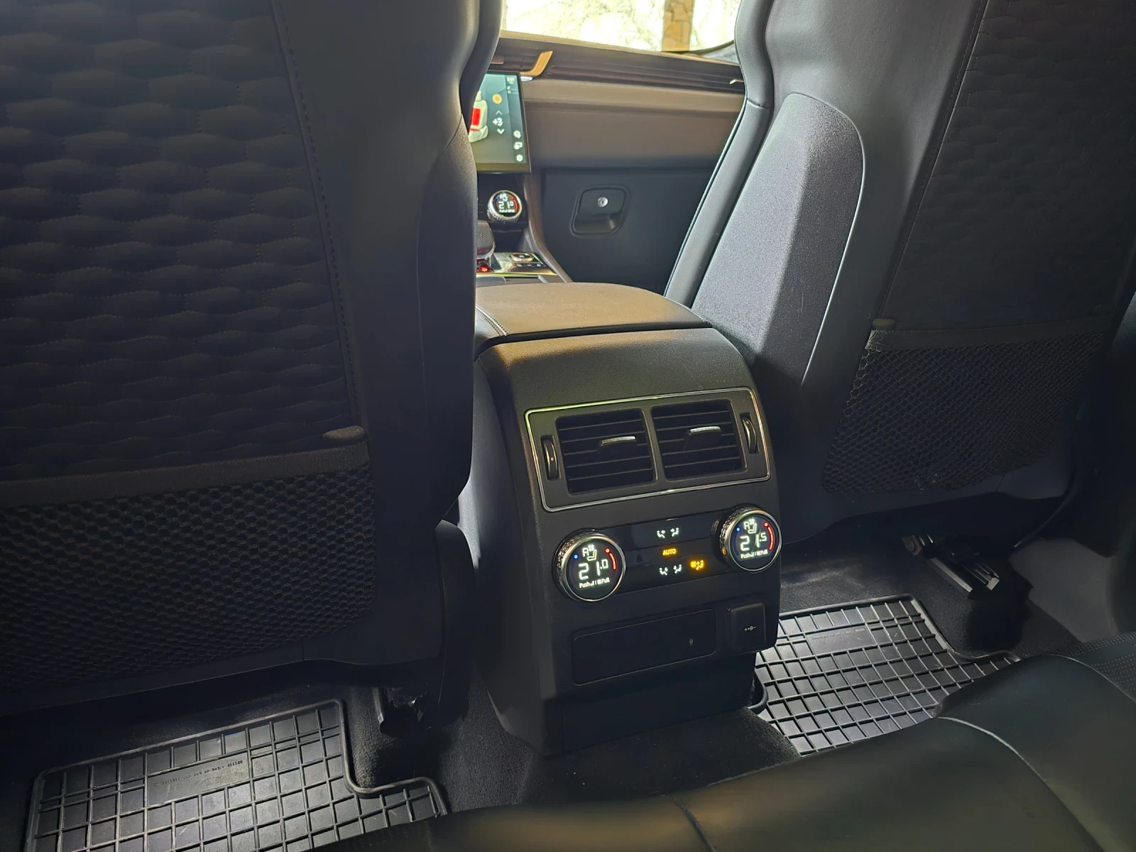 Jaguar F-PACE SVR P550, снимка 6 - Автомобили и джипове - 53926440