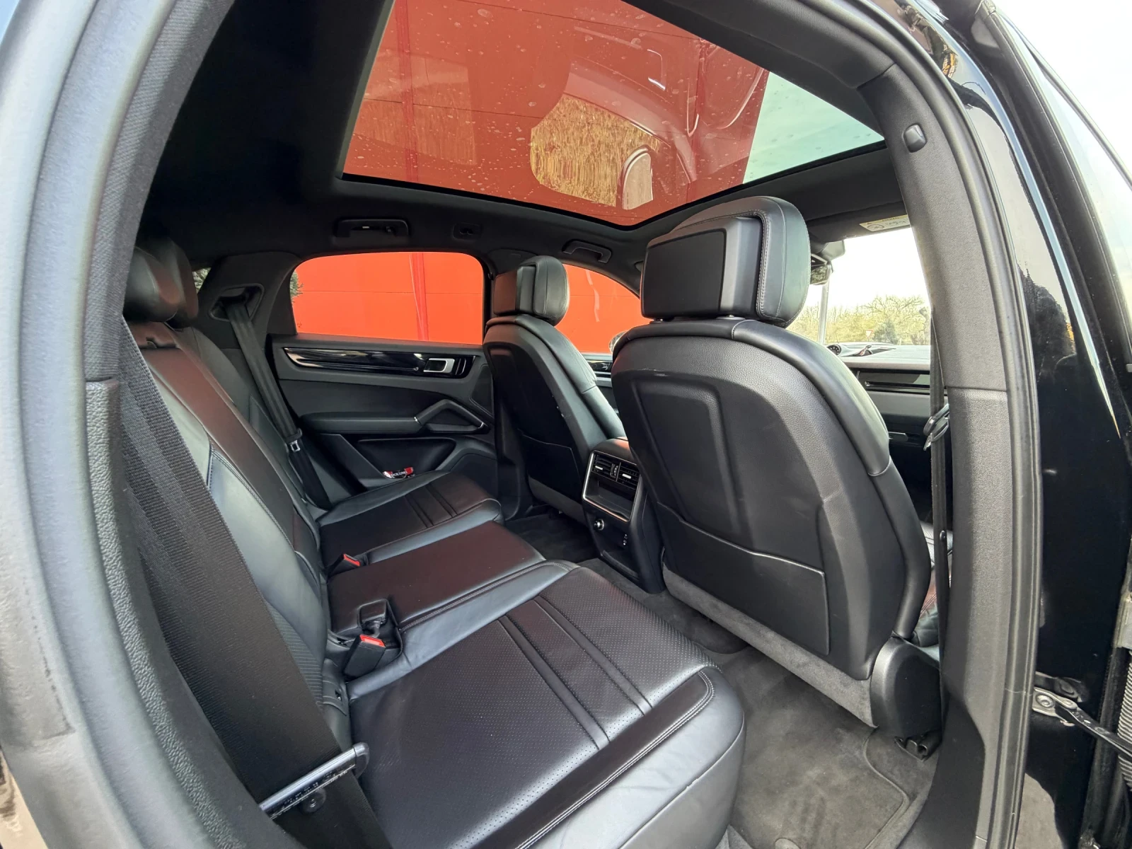 Porsche Cayenne E-HYBRID* 462кс* Швейцария* БАРТЕР, снимка 12 - Автомобили и джипове - 53983035