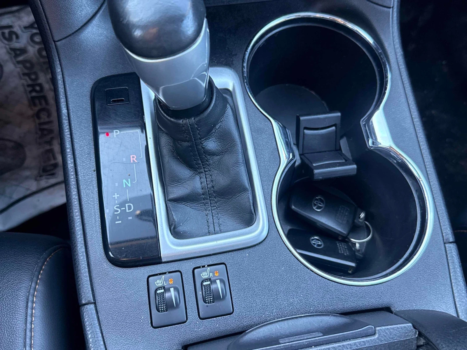 Toyota Highlander Keyless/Черна Кожа/Подгрев/Става на Газ/7 Места, снимка 9 - Автомобили и джипове - 54005253