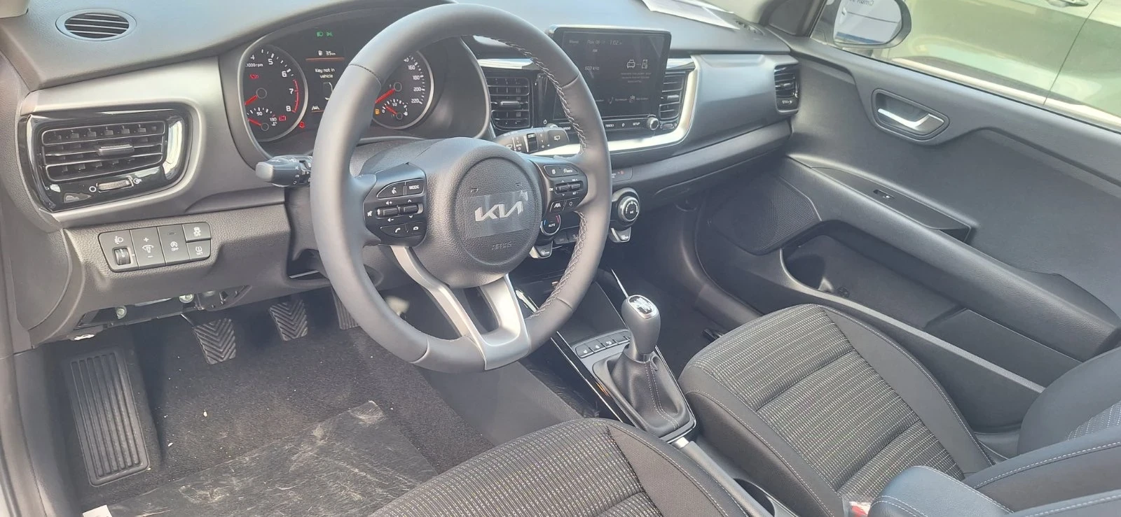Kia Stonic, снимка 8 - Автомобили и джипове - 55894542