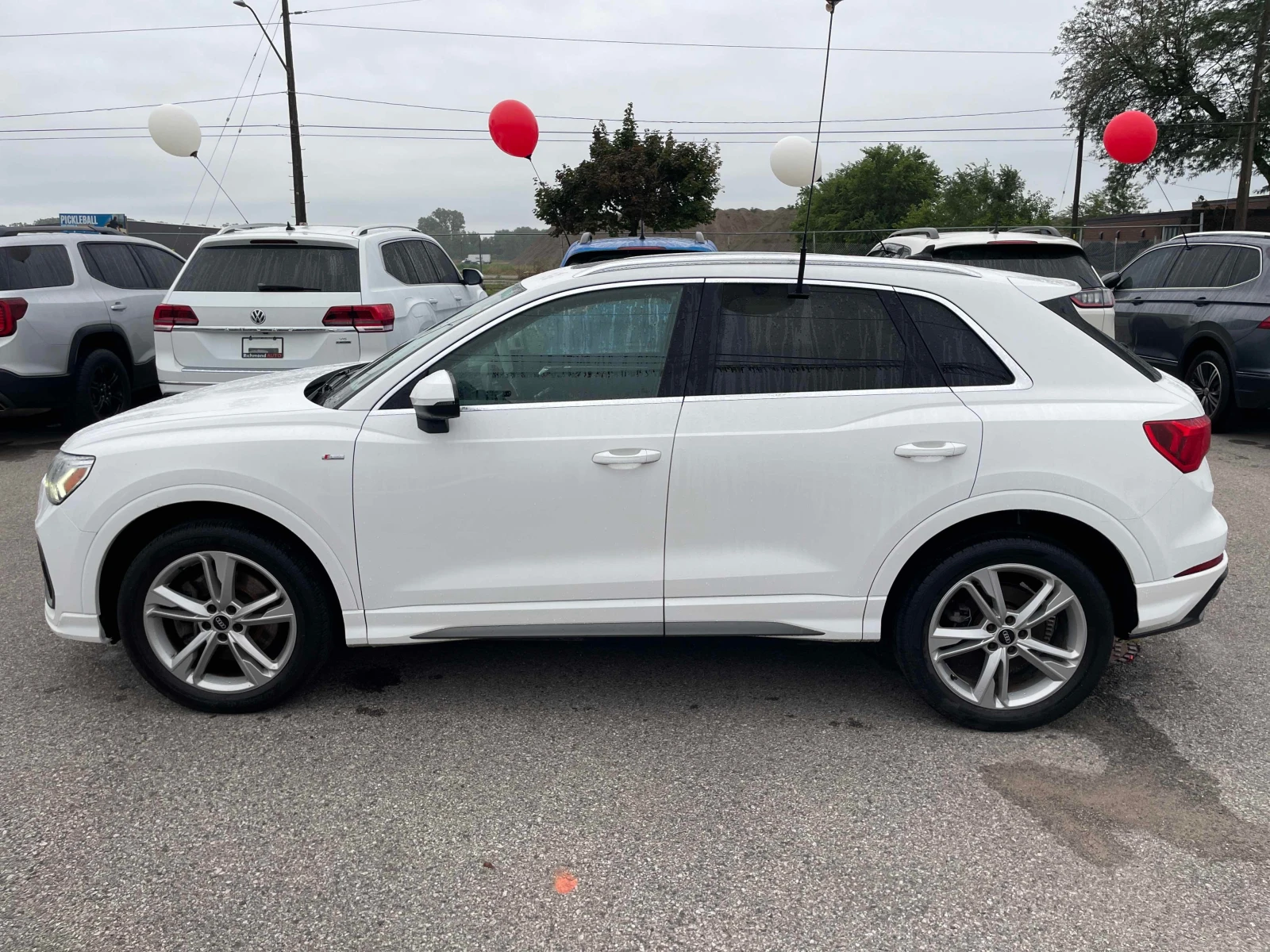 Audi Q3 * CARFAX * ПАНОРАМА * ОПЦИЯ ЗА ФИНАНСИРАНЕ, снимка 2 - Автомобили и джипове - 56025572