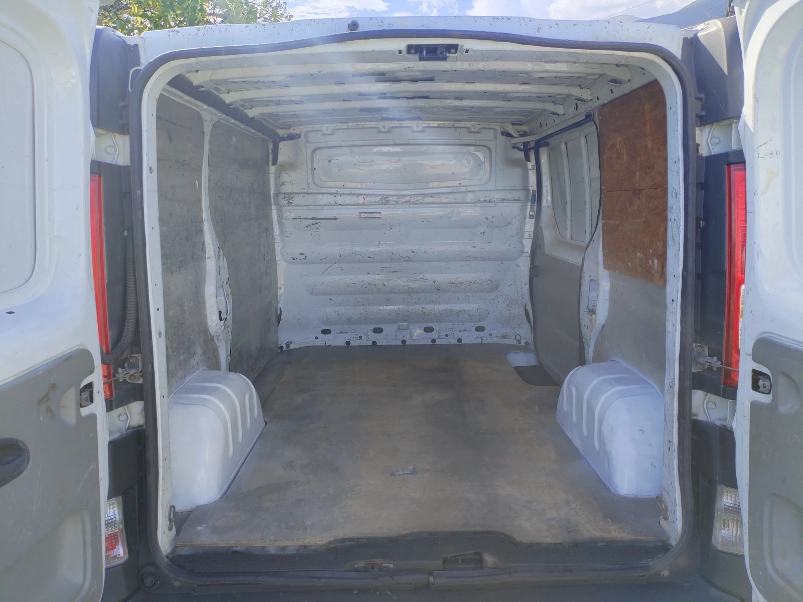 Opel Vivaro 2.0 CDTI 90Hp 6скорости Face TOP , снимка 14 - Бусове и автобуси - 54704481