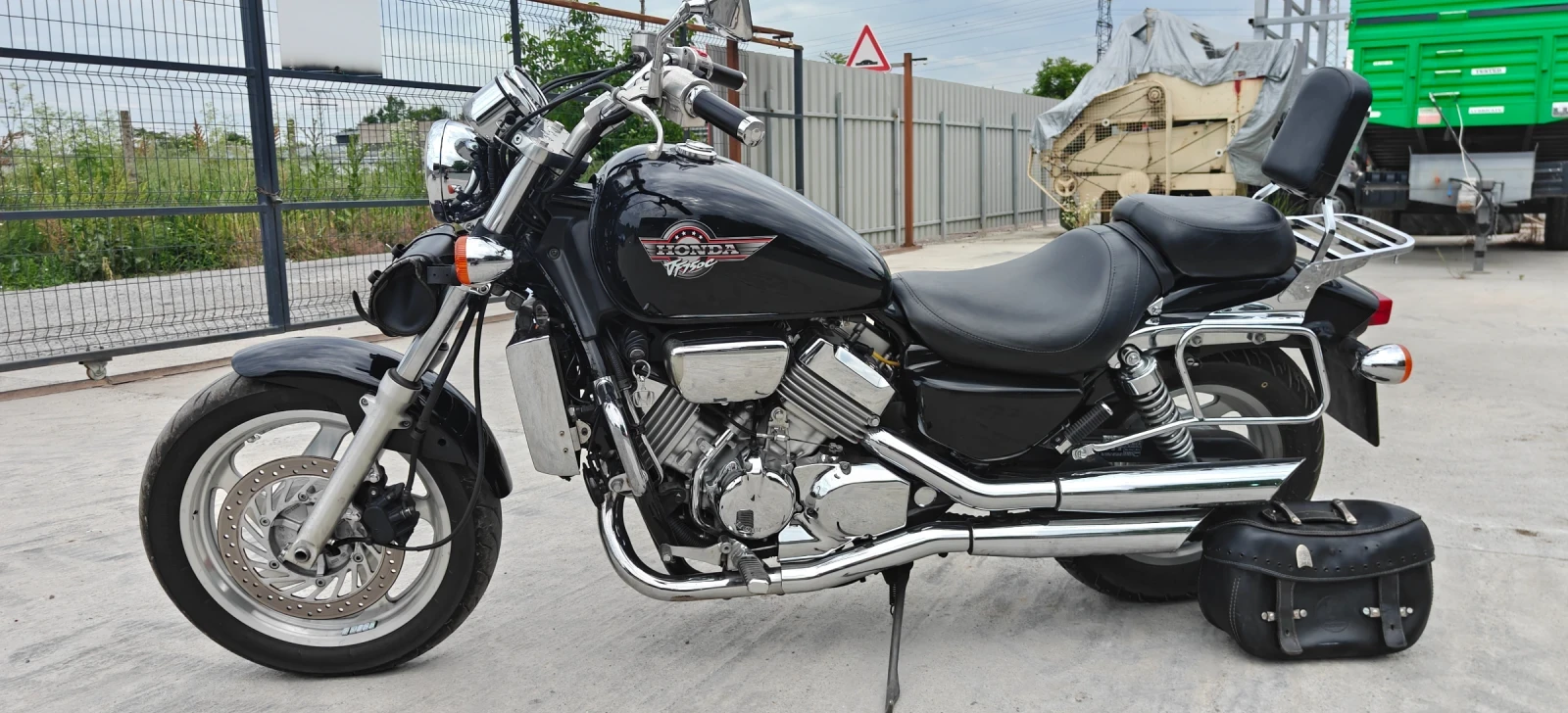 Honda Magna VF750C, снимка 3 - Мотоциклети и мототехника - 54740334