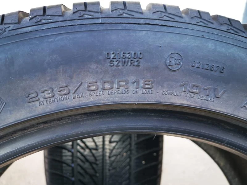 Гуми Зимни 235/50R18, снимка 9 - Гуми и джанти - 30245137