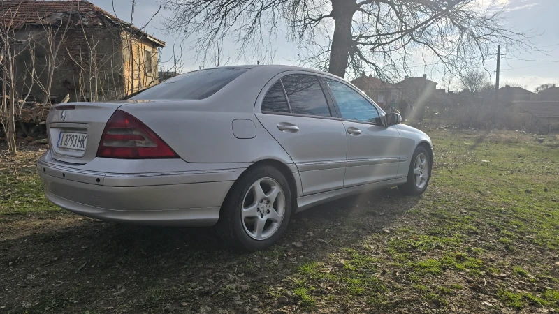 Mercedes-Benz C 220, снимка 4 - Автомобили и джипове - 48631713