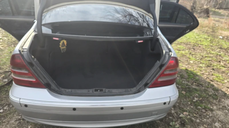 Mercedes-Benz C 220, снимка 11 - Автомобили и джипове - 48631713