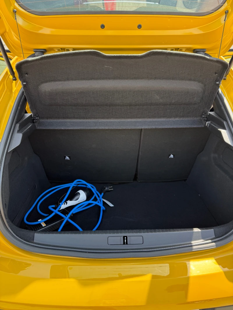 Peugeot 208, снимка 8 - Автомобили и джипове - 52631101