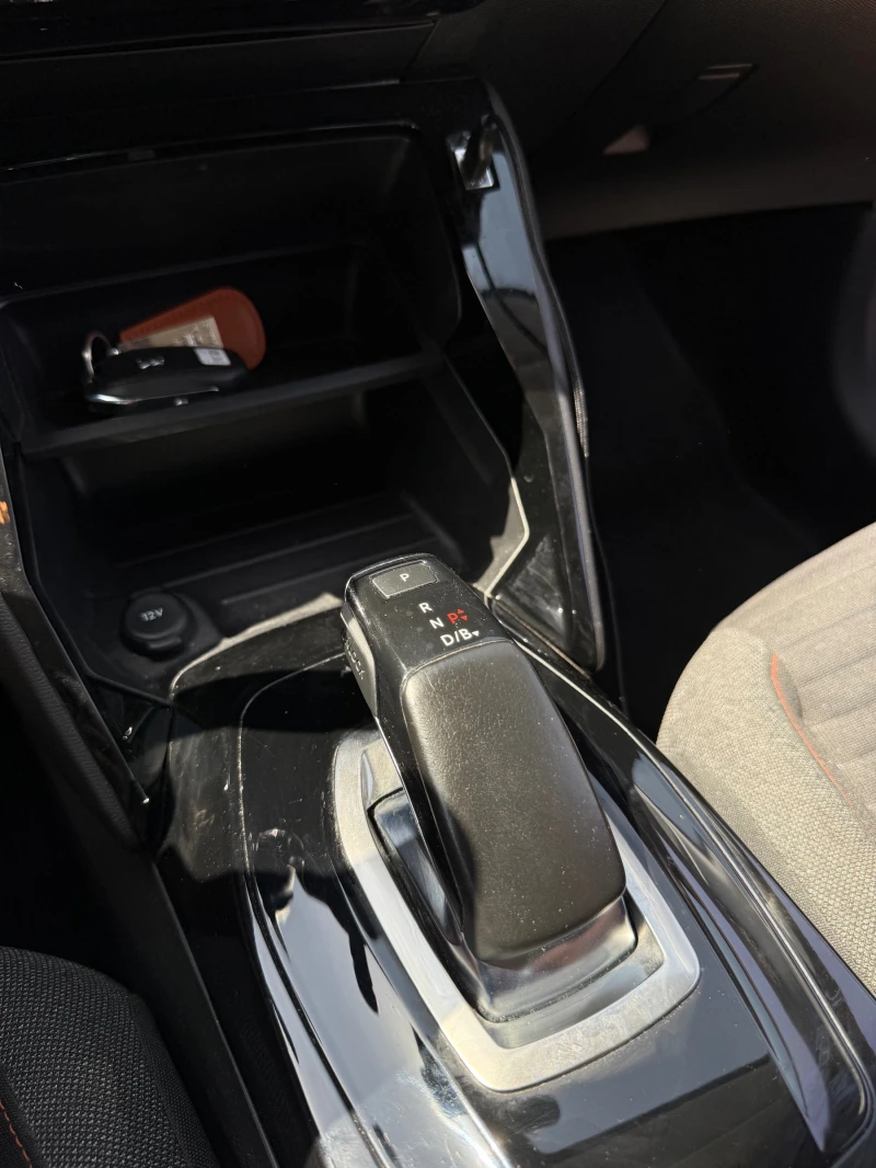 Peugeot 208, снимка 5 - Автомобили и джипове - 52631101