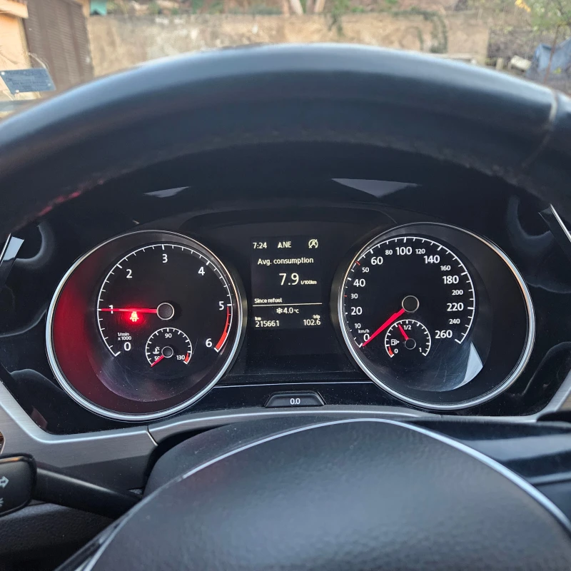 VW Touran 2.0 TDI , снимка 4 - Автомобили и джипове - 52530320