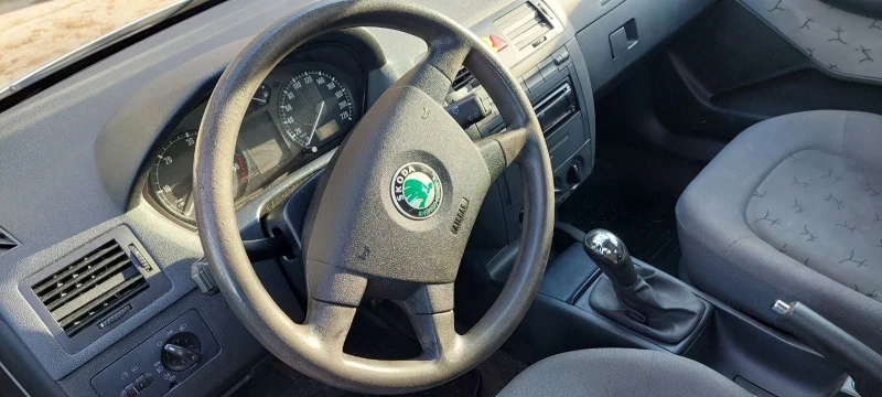 Skoda Fabia, снимка 2 - Автомобили и джипове - 53122401