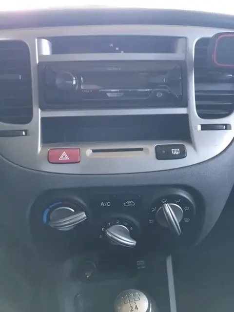 Kia Rio, снимка 7 - Автомобили и джипове - 54346672