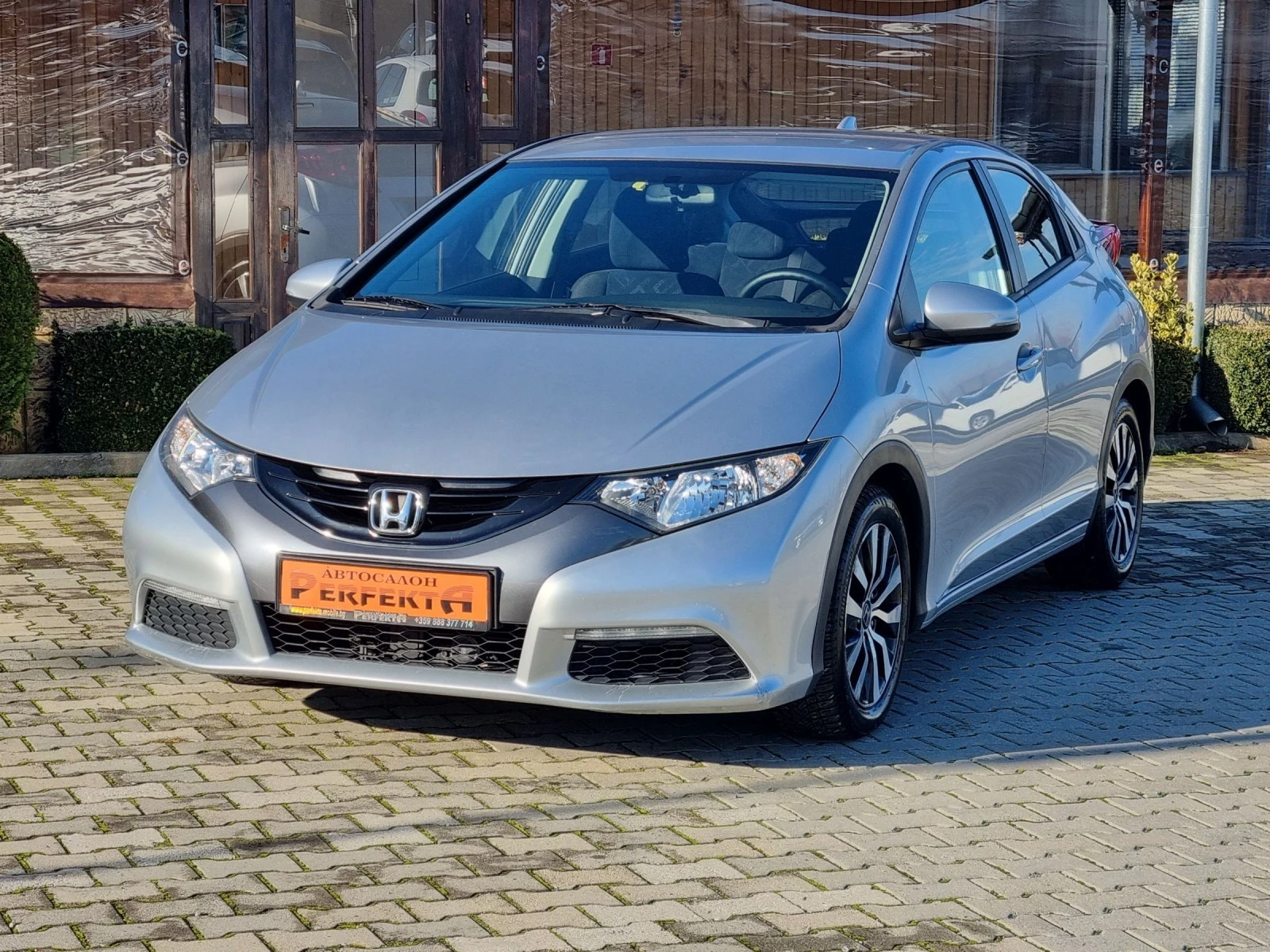 Honda Civic 1.6 дизел 120к.с. - изображение 2