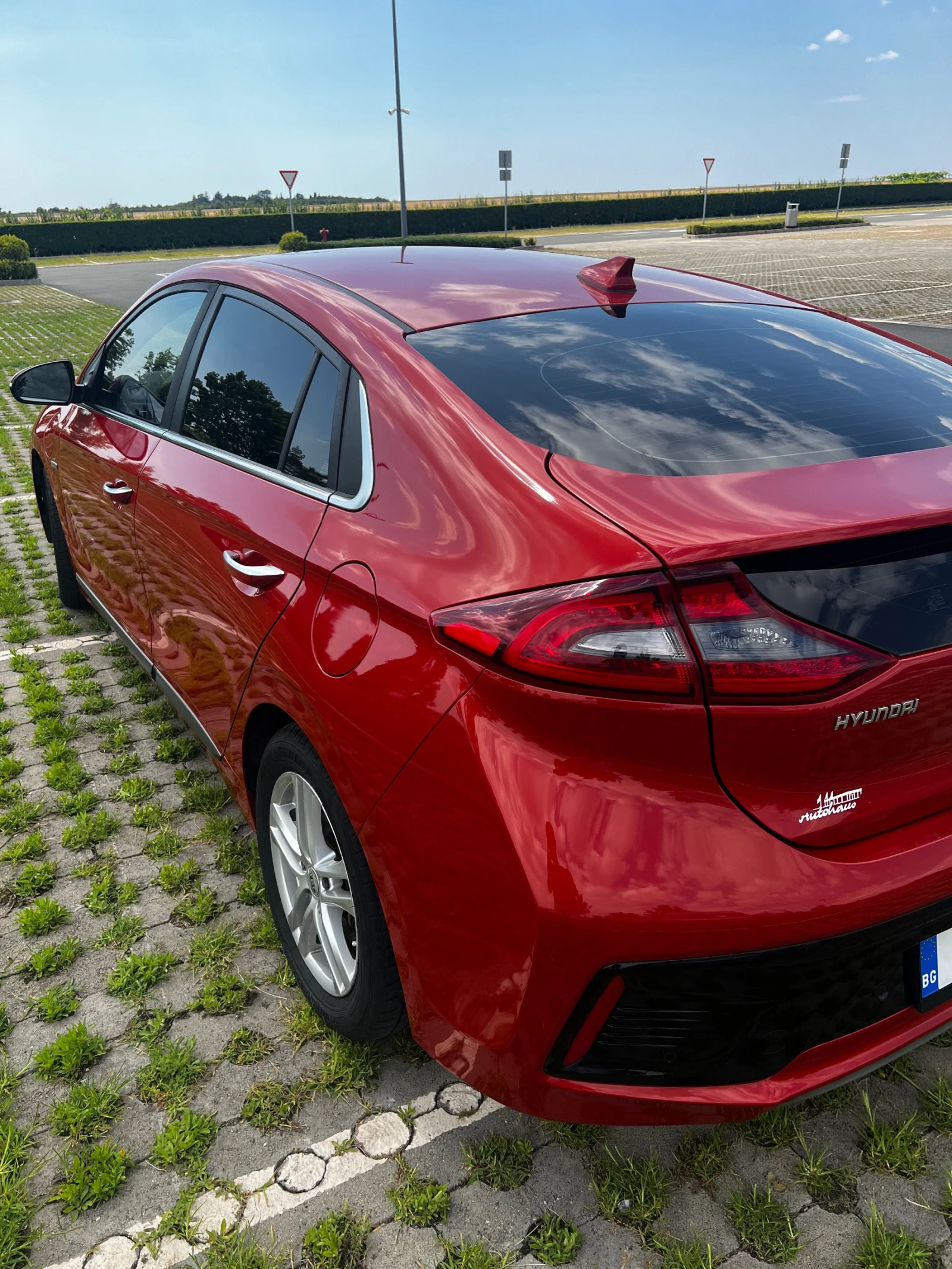 Hyundai Ioniq 1.6 GDI Plug in Hybrid - изображение 7